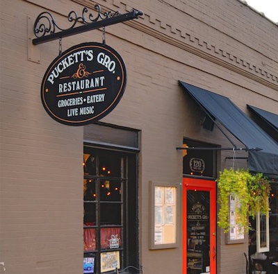 pucketts-grocery-restaurant-leiper-fork-tennessee ‘Classic Chess Pie’, pastel de ajedrez, especialidad en Tennessee