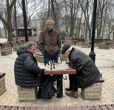 ajedrez-en-las-calles-de-kiev Ajedrez: Rusia bloquea la página web chess.com mientras pide unirse a Asia