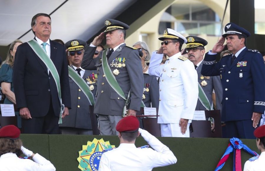 bolsonaro-militares-19abr2022-©-antonio-cruz-agencia-brasil-900x581 Brasil: la extrema derecha pierde el apoyo militar