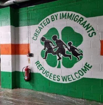 Celtic-Mural-apoyo-refugiados-en-Glasgow Fútbol, poesía planetaria y superioridad moral