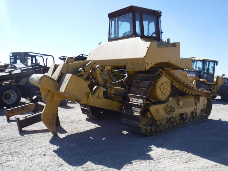 bulldozer-caterpillar-d8l-900x675 Bulldozers: potentes máquinas de movimiento de tierras