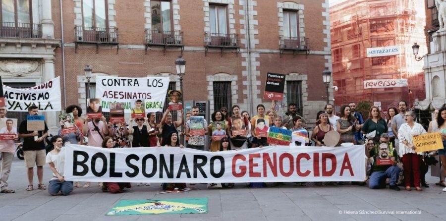 Activistas-brasileños-en-Madrid-©-Helena-Sánchez-Survival-International-900x446 El presidente de la FUNAI (Brasil) recibido con protestas en Madrid