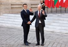 Emmanuel Macron con Olaf Scholz en París