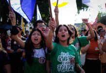 Las mujeres han asumido el protagonismo en la defensa de la democracia y el rechazo al gobierno del ultraderechista Jair Bolsonaro, identificado con el machismo y agresiones a las mujeres, especialmente contra las periodistas, que se han destacado en la denuncia de las ilegalidades del bolsonarismo. Foto: Alberto César Araújo / Amazônia Real-Fotos Públicas