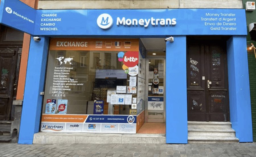 Moneytrans-smile-900x551 ¿Puede un extranjero abrir una cuenta corriente en España?