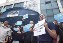 Argelia: protesta de periodistas ante la sede de Libertè
