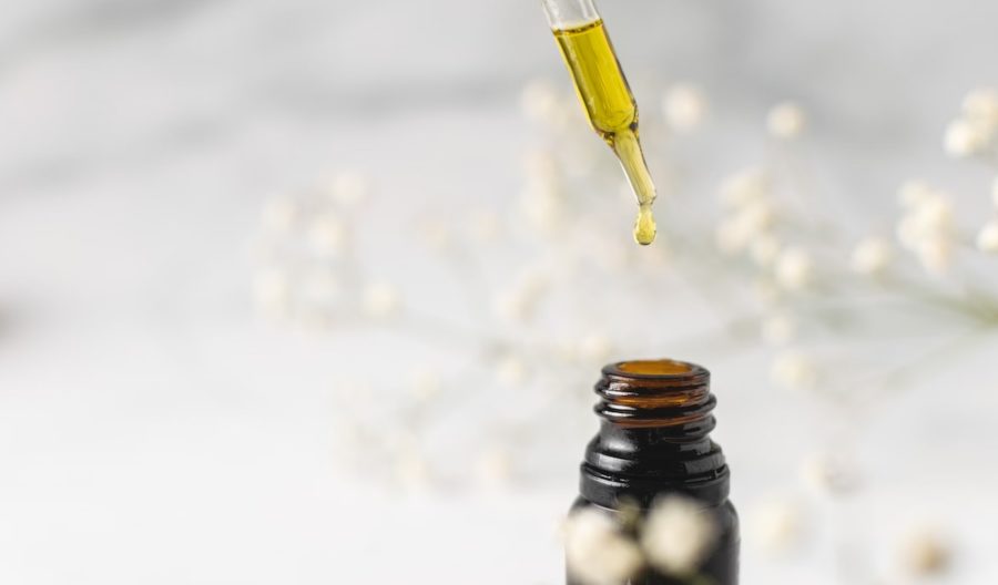 Aceites-esenciales-900x528 ¿Qué son los aceites esenciales puros y cuáles son sus ventajas?