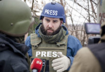 El periodista Pablo González durante una de sus últimas coberturas en Ucrania, a donde intentaba volver cuando fue detenido en Polonia. © Juan Teixeira / IPS