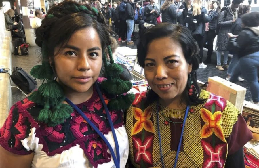 Alejandra-Luis-y-Tadii-Angeles-Universidad-de-Columbia-©-Matthew-Wells-ONU-900x584 La Unesco pide promover la educación multilingüe en el Día Internacional de la Lengua Materna