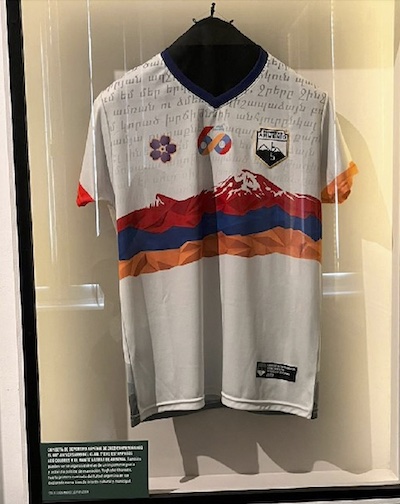 deportivo-armenio-camiseta-60-aniversario Las dos simbólicas camisetas del Deportivo Armenio