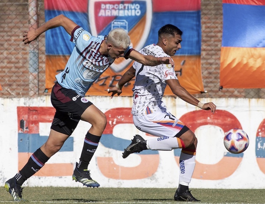 deportivo-armenio-juega-con-uai-urquiza Las dos simbólicas camisetas del Deportivo Armenio