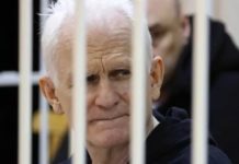 Alés Bialiatski encarcelado en Bielorrusia