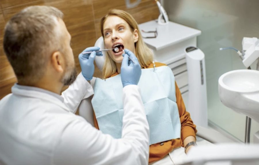 dentistas-tratamiento-dental-900x575 Diastema: Una moda que puede poner en peligro tu salud dental