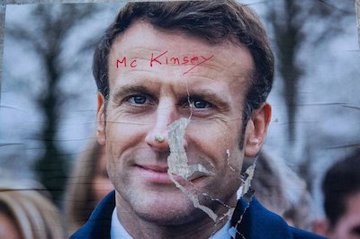 macron-rotulado-mc-kinsey Francia: el financiero Macron contra la democracia