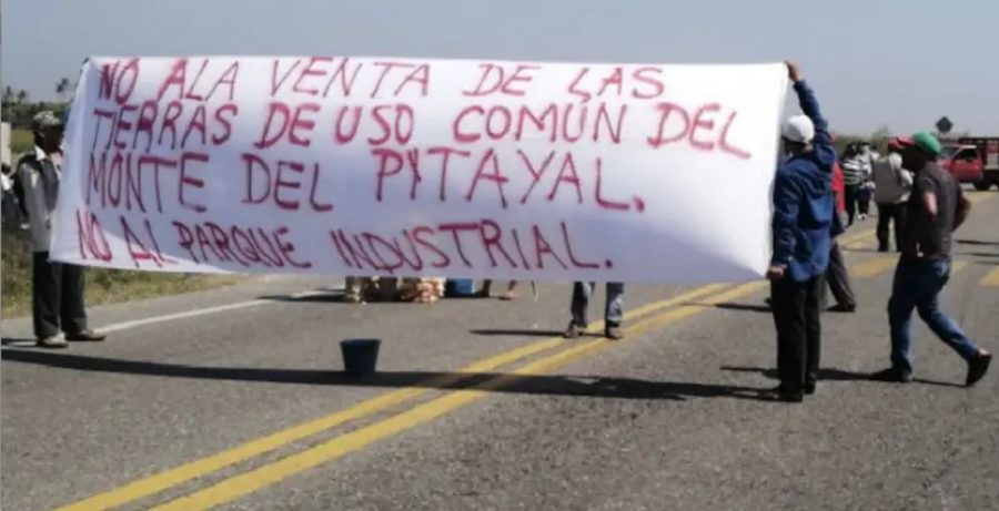 méxico-puente-madera-oaxaca-protestas-feb2022-©-apiidtt-900x461 México: modelo megaindustrial de explotación, despojo y desplazamiento de pueblos indígenas