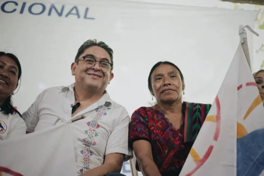 thelma-cabrera-y-jordán-rodas-en-guatemala-900x600 Guatemala: racismo y exclusión de las mujeres maya de la acción política