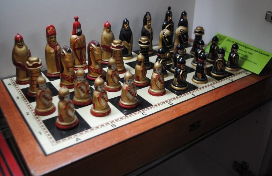 ajedrez-loberitz-piezas-kursk-900x583 El Museo del Ajedrez alemán de Löberitz, biblioteca de Santa Teresa y tableros únicos