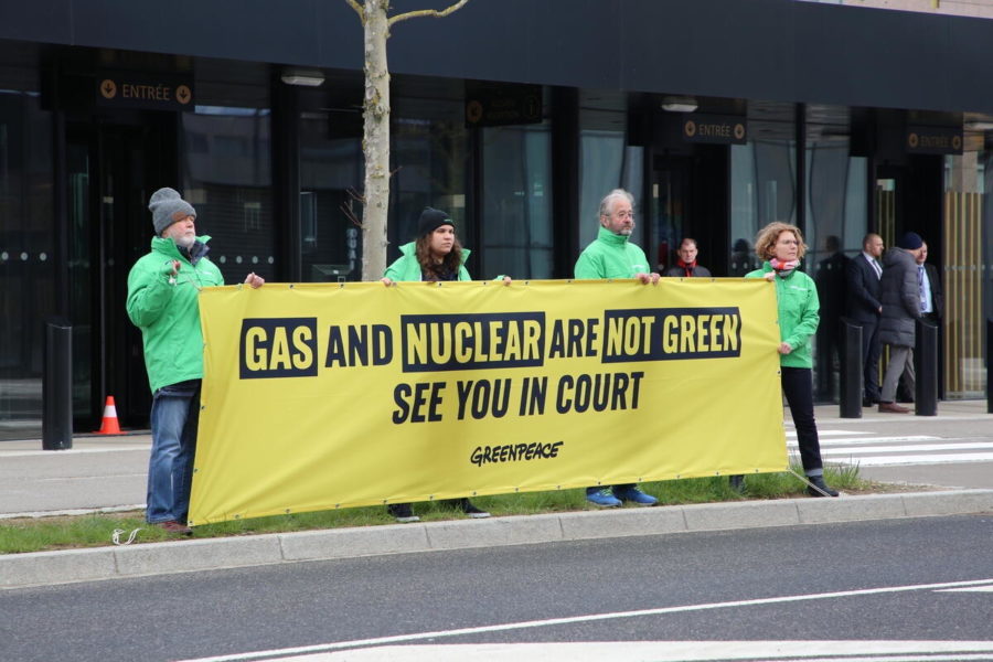 photo-opportunity-on-taxonomy-lawsuit-900x600 La justicia europea evaluará la inclusión del gas y la energía nuclear en la lista de inversiones sostenibles