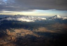 El Popocátepetl y la Iztaccíhuatl en el valle de México