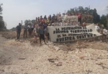 Grupos opositores al tendido del Tren Maya protestan en un segmento del megaproyecto en el municipio de Carrillo Puerto, en el sudoriental estado de Quintana Roo, el 3 de mayo. © Arturo Contreras / Pie de Página