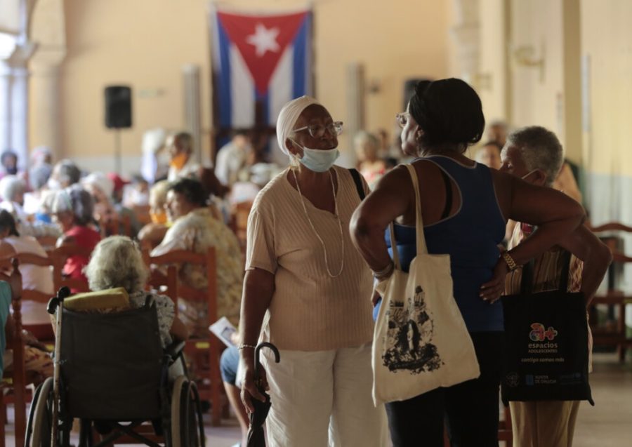 cuba-centro-de-dia-convento-de-belen-la-habana-vieja-©-jorge-luis-banos-ips-900x637 Cuba: mujeres que se ocupan de cuidados familiares necesitan apoyo para conseguir alimentos y medicinas