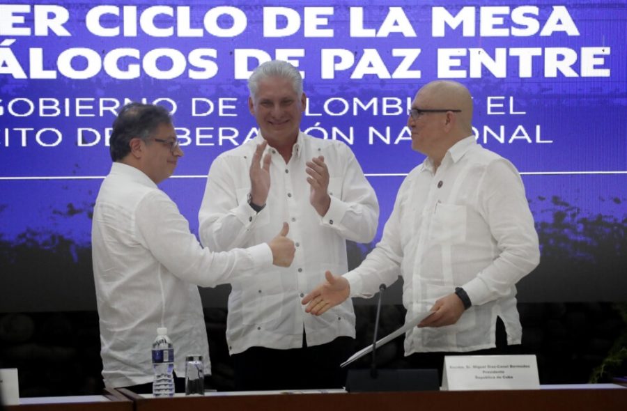 petro-y-antonio-garcia-con-diaz-canel-en-la-habana-©-jorge-luis-banos-ips-900x590 La Habana vuelve a desempeñar un papel mediador en la resolución de conflictos armados en Colombia