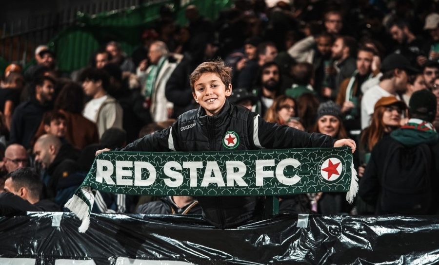 red-star-fc-joven-aficionado-en-la-grada-900x545 Red Star FC, una historia de más de 125 años en una muestra en Francia