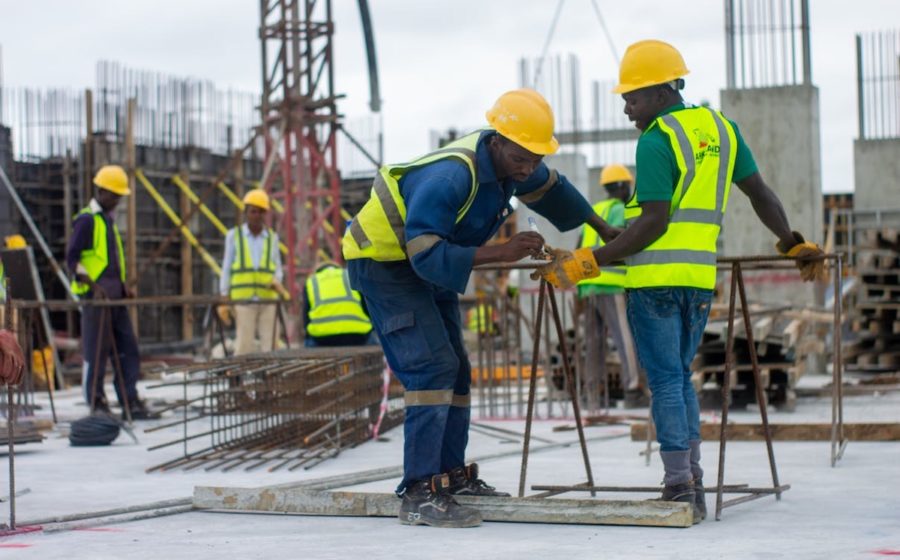 construccion-trabajadores-900x560 Lesiones en el trabajo: cuatro cosas que deben saber los trabajadores de la construcción