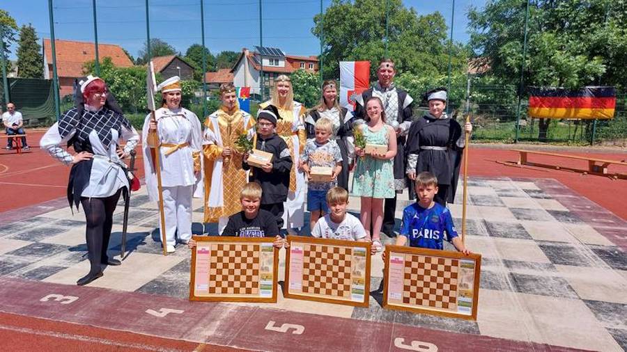 ajedrez-stroebeck-escolares-con-tableros Ströbeck, el pueblo alemán que cumple dos siglos de enseñanza del ajedrez