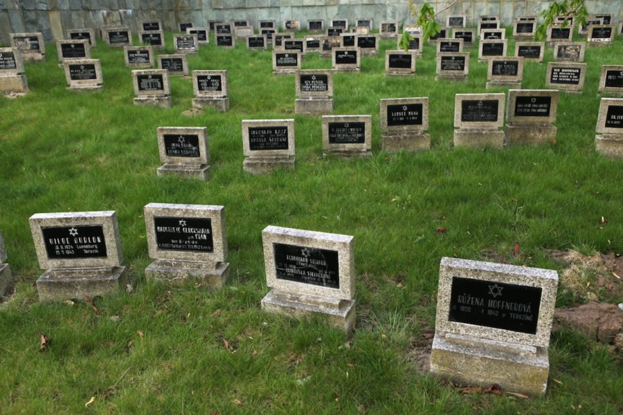 checoslovaquia-terezin-cementerio-judio-900x600 Vivir en Praga (7)