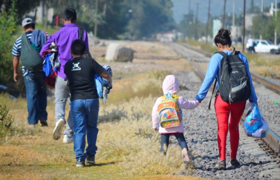 migrantes-con-menores-hacia-mexico-©-unicef-900x580 Crisis de migración infantil en América Latina