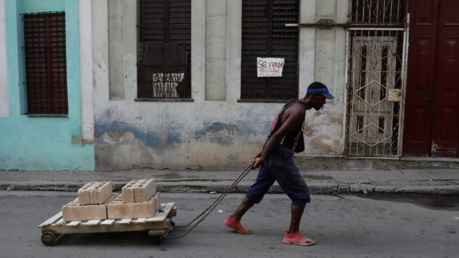 cuba-la-habana-casa-en-venta-©-jorge-luis-banos-ips-900x506 Cuba: vender la vivienda para emigrar