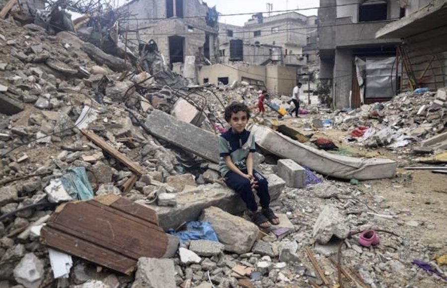Gaza-Rafah-nino-entre-los-escombros-de-su-casa-©-Eyad-El-Baba-Unicef-900x581 Sudáfrica lleva la situación en Gaza a la Corte Internacional de Justicia (CIJ)