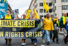 Activistas de Amnistía Internacional durante una marcha en reclamo de más acción contra el cambio climático © Romy Arroyo / AI
