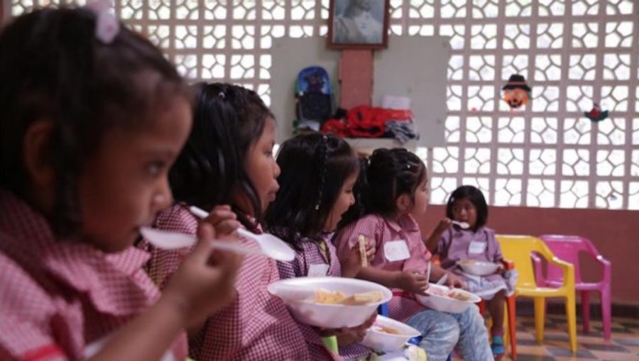 mexico-ninas-en-un-comedor-escolar-©-unicef-900x509 América Latina: 43 millones de personas con hambre alejan el cumplimiento de la Agenda 2030