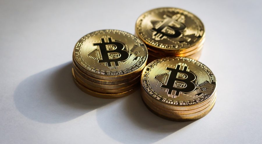 monedas-bitcoin-apiladas-900x496 Mejores prácticas de seguridad de criptomonedas