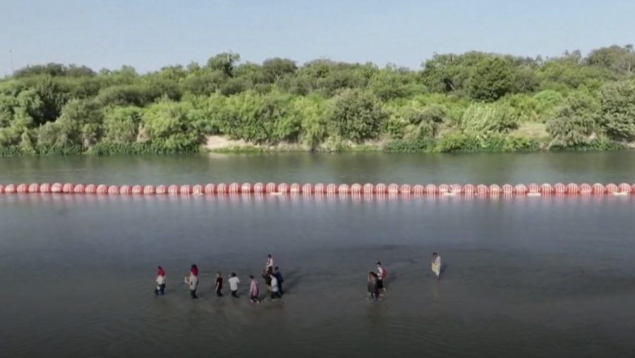 texas-eeuu-barrera-flotante-con-cuchillas-eagle-pass-900x508 Policías de Texas provocan decenas de muertos y heridos en persecuciones contra migrantes