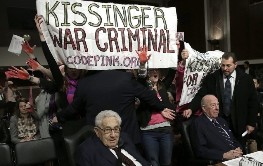 henry-kissinger-acusado-de-criminal-de-guerra-900x570 Henry Kissinger, el peor jugador de ajedrez del mundo