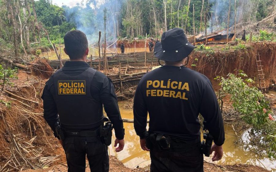 policia-federal-brasil-desmantela-poblado-garimpeiro-en-la-amazonia-900x562 Brasil: Lula no consigue frenar la minería ilegal que amenaza a la Amazonia e indígenas
