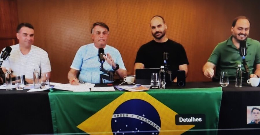 abin-bolsonaro-e-hijos-900x468 Brasil acomete el control democrático de los servicios de inteligencia