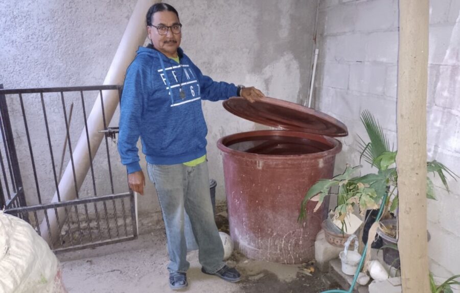 sergio-reyes-tiene-dos-depositos-de-agua-en-su-casa-©-emilio-godoy-ips-900x574 México enfrenta un grave problema de agua por el acaparamiento y la sequía