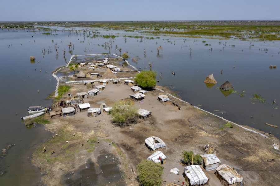 south-sudan-years-of-flooding-leaves-thousands-permanently-displaced-in-bentiu-900x599 Solidaridad internacional ante los desplazamientos por la emergencia climática 
