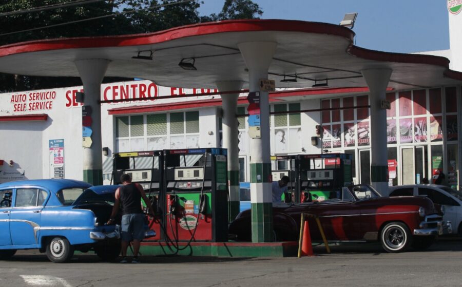 la-habana-gasolinera-©jorge-luis-banos-ips-900x559 Cuba: el Gobierno sube de 0,2 a 1,10 dólares el precio del litro de gasolina normal