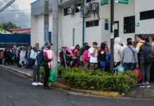 Cada día, cientos de migrantes nicaragüenses acuden a la Unidad de Refugio de Migración en San José de Costa Rica, en busca de formalizar su gestión de asilo. ©Literal / IPS