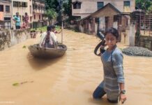 Una fotoperiodista en cobertura de inundaciones en el sur de Asia © Unesco