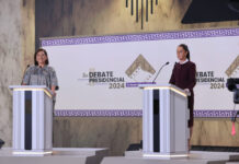 Xóchitl Gálvez (izquierda), candidata de la oposición, y la oficialista Claudia Sheinbaum, durante el segundo debate presidencial ©INE