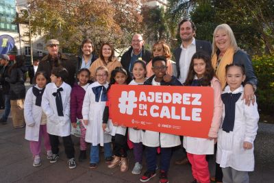 024 Día Nacional del Ajedrez en Uruguay se celebra con escolares en las calles