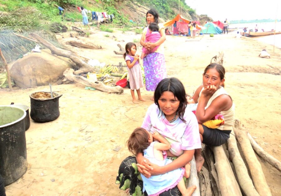 mujeres-indigenas-de-bolivia-©ruth-alipaz-900x630 Bolivia: despojo de tierras a pueblos indígenas