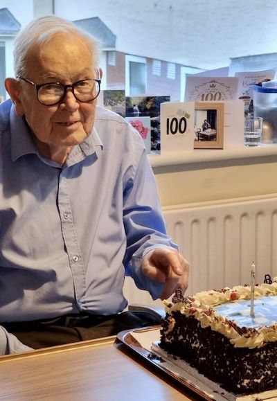 100-Years-Old-Chess-Vincent-Denard-25OCT23 Irlanda: Ajedrez al aire libre y un centenario en Greystones