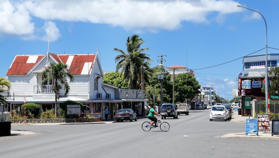 Tonga-calle-en-Nukualof-900x509 Guterres declara en el Pacífico la emergencia climática global